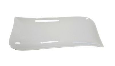 Panneau de vitre de voiture en plastique blanc incurvé sur fond uni