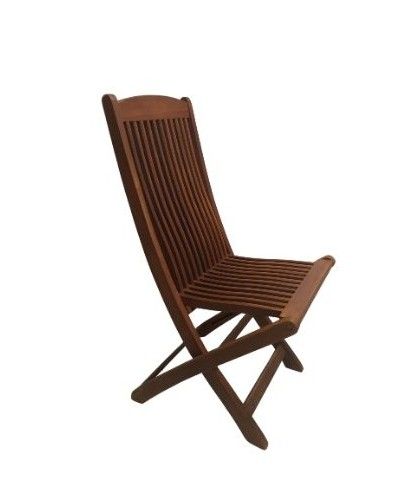 Chaise pliante en bois marron sur fond blanc