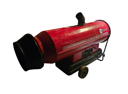 Chauffage industriel portable rouge sur roues avec buse et poignée noires, isolé sur fond blanc