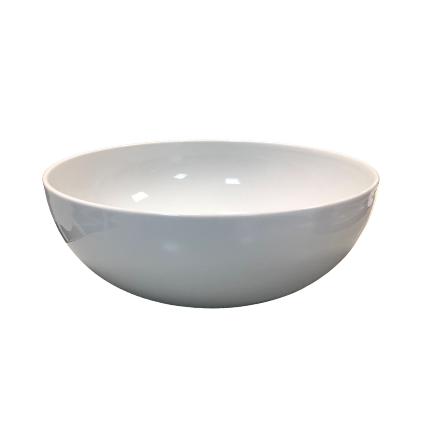 Bol en céramique blanche sur fond blanc uni