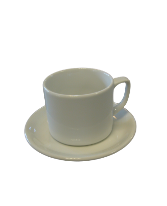 Tasse et soucoupe blanches sur fond uni
