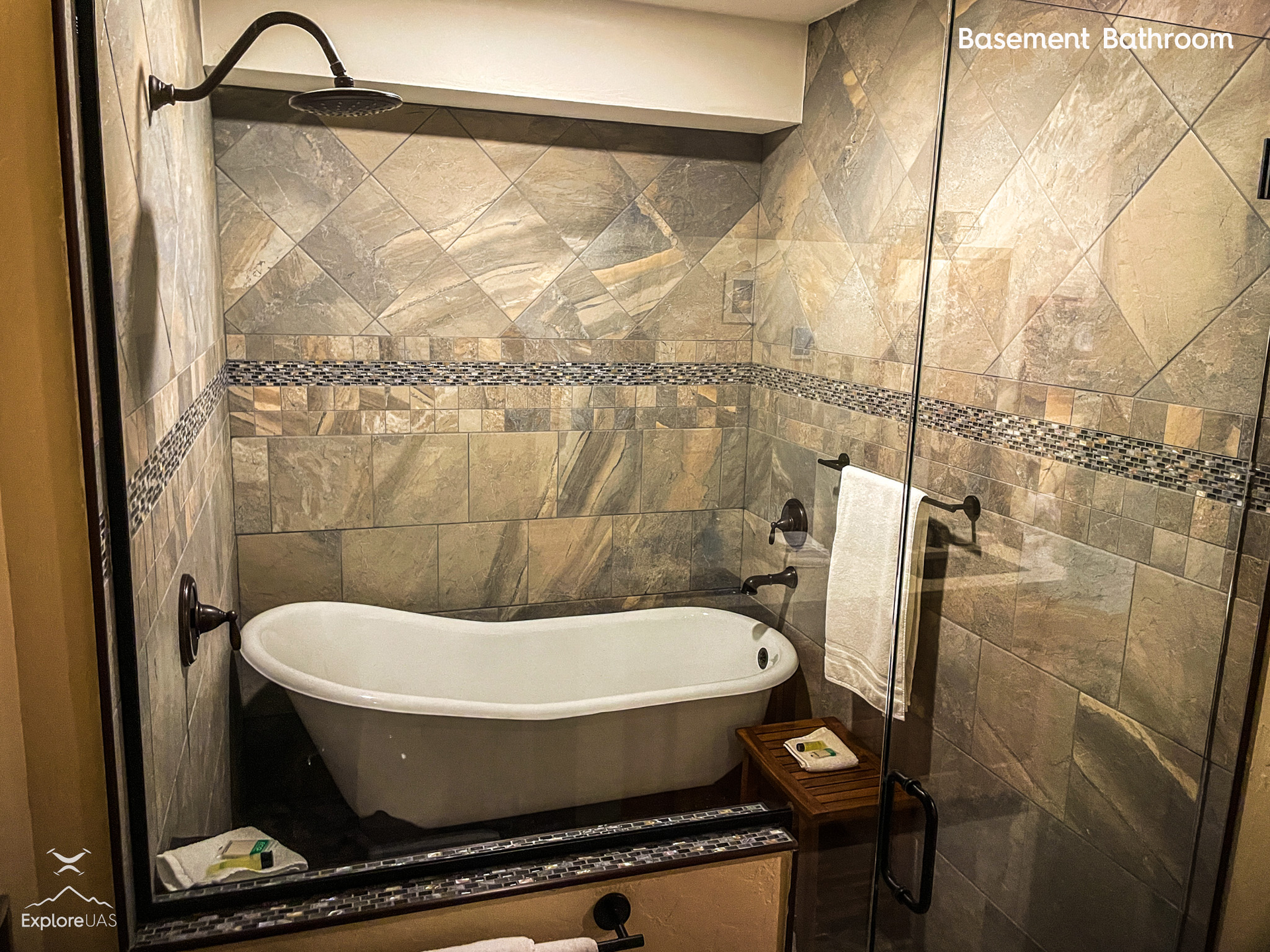 The Outpost at ElkView bathroom tub