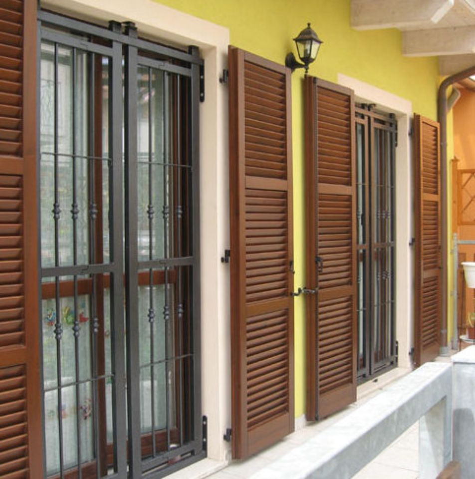porte-finestre con grate di sicurezza in ferro