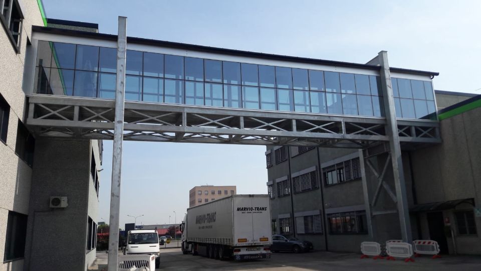 edificio moderno in vetro