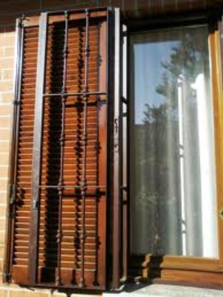 finestre con grate in ferro