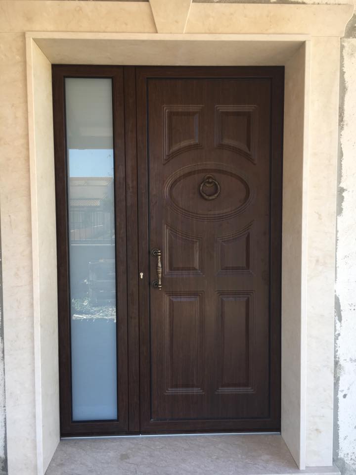 porta di ingresso in legno massello