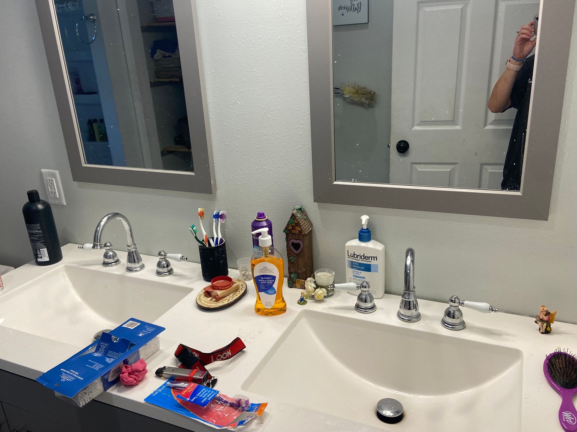 A bathroom with two sinks and two mirrors.