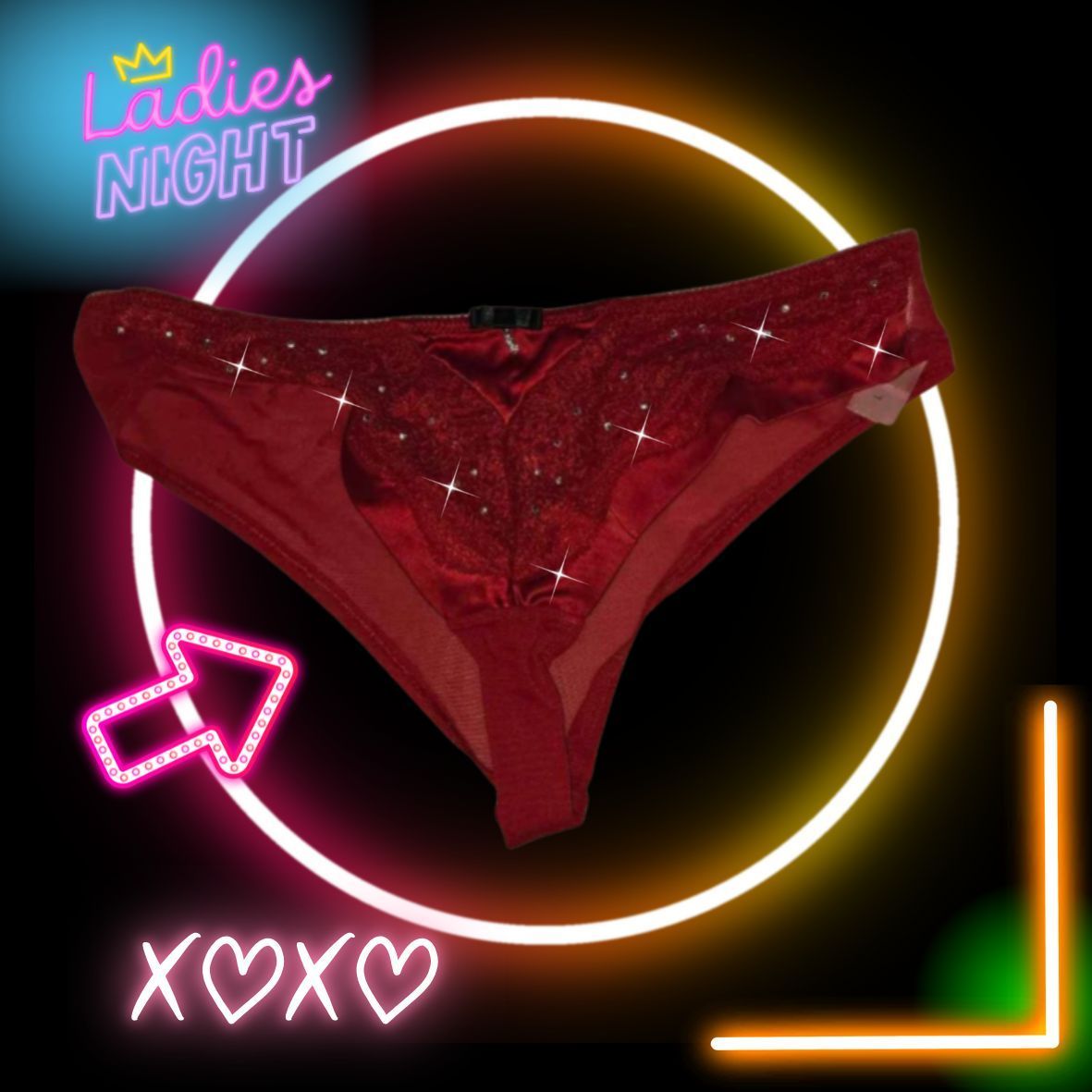 Chique gedragen slipje rood kant met Swarovski L