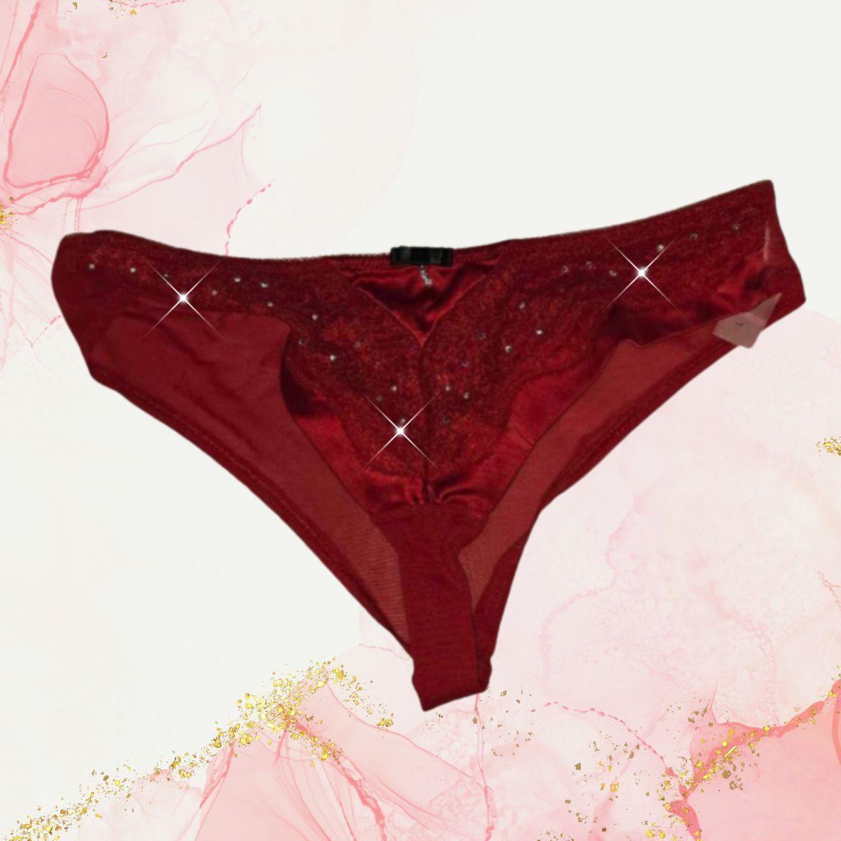 Chique gedragen slipje rood kant met Swarovski L