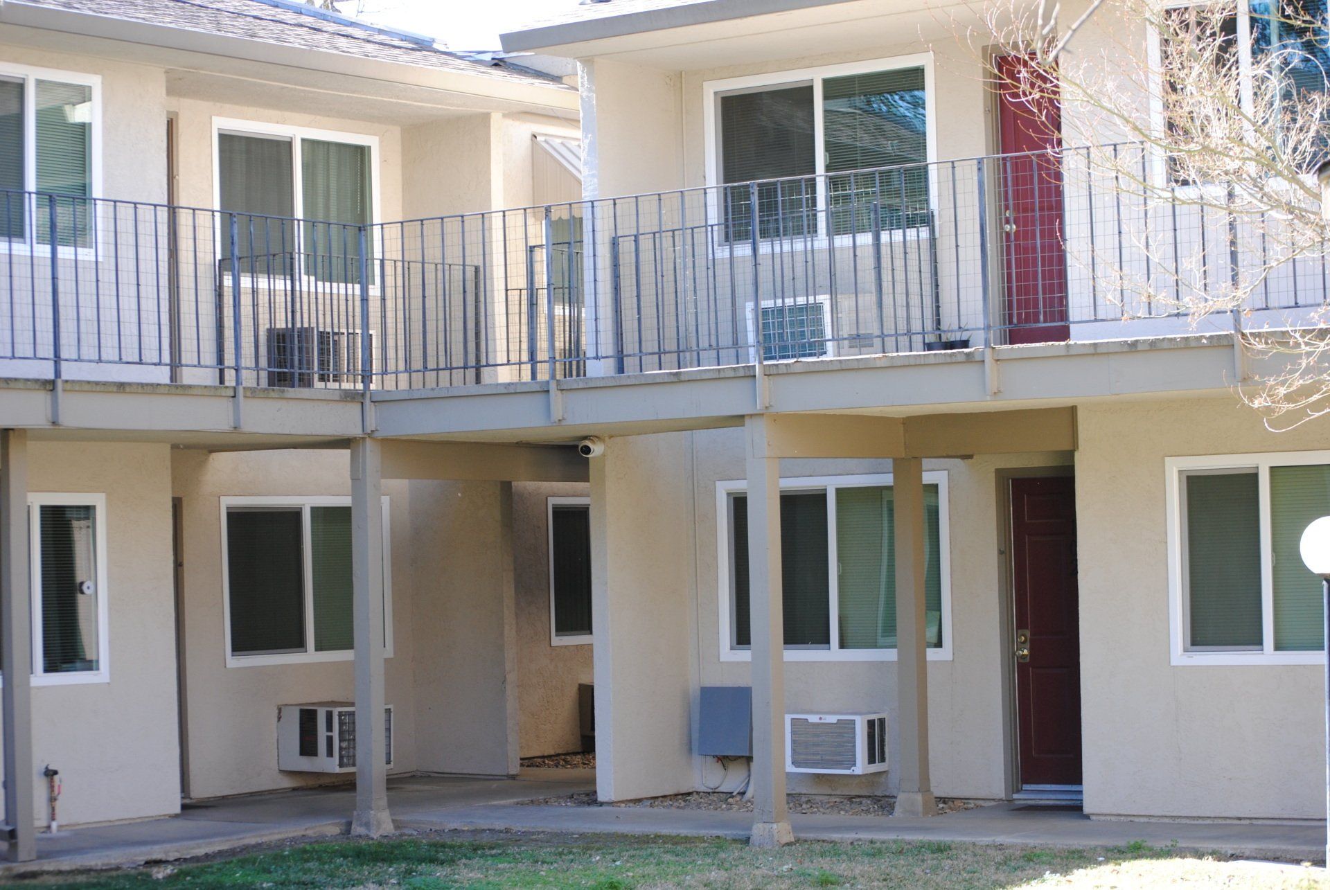 Exterior view of Kings and Queens Apartments building.