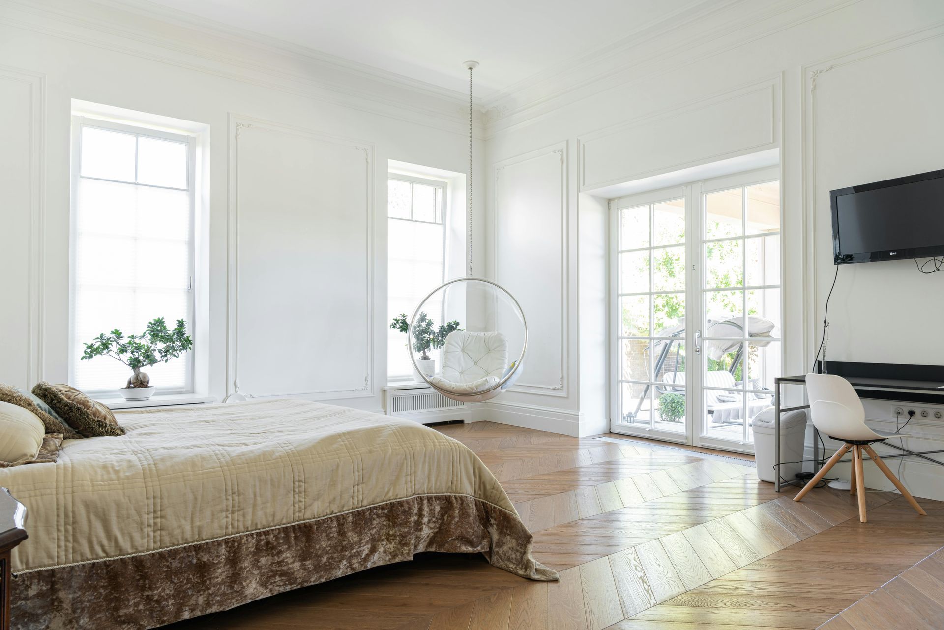 Bright bedroom with great windows