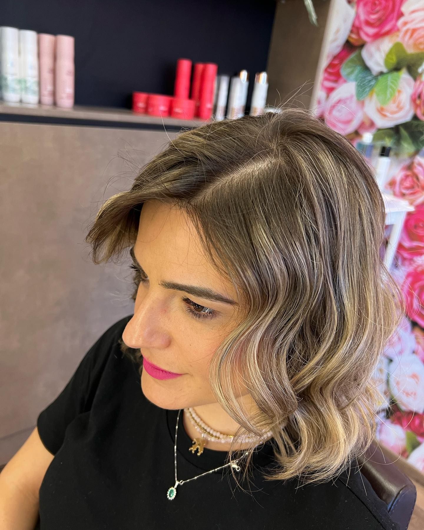 capelli corti biondi con mèches