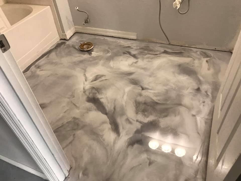 Grey & White Epoxy Flooring in Bathroom