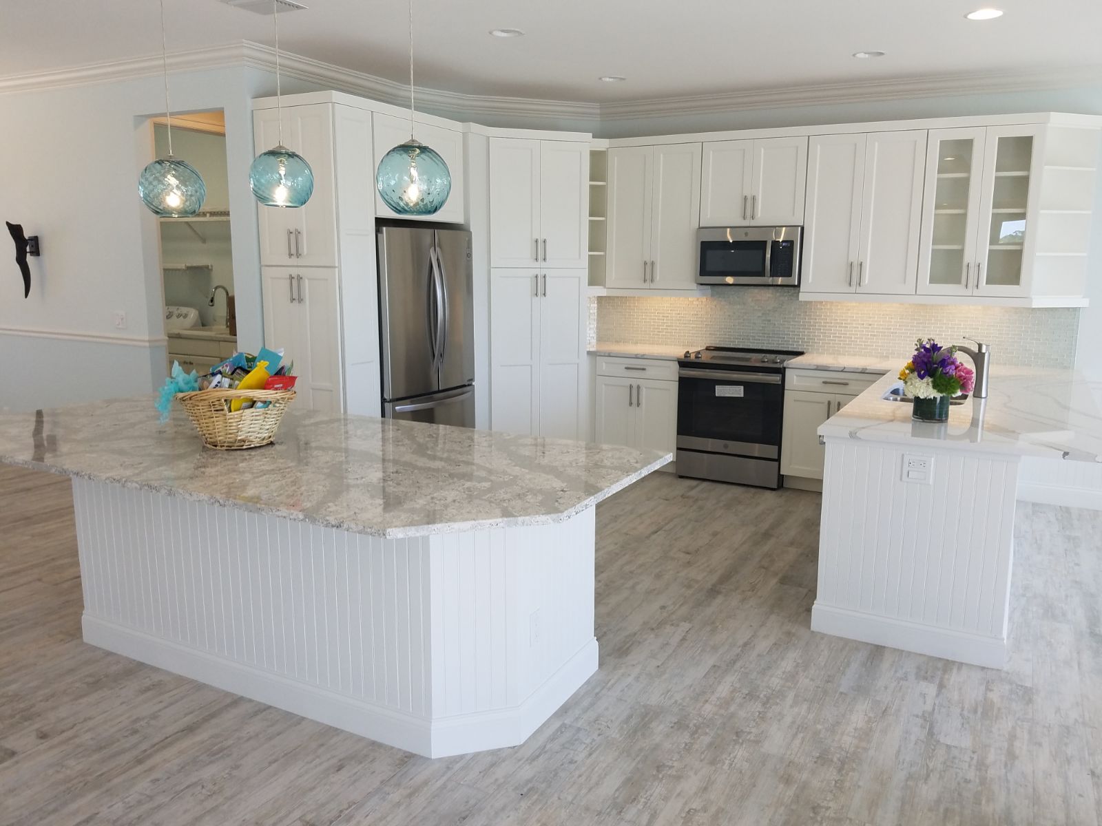 Modern White Kitchen — Kitchen with Side Kitchen Table in Vero Beach, FL