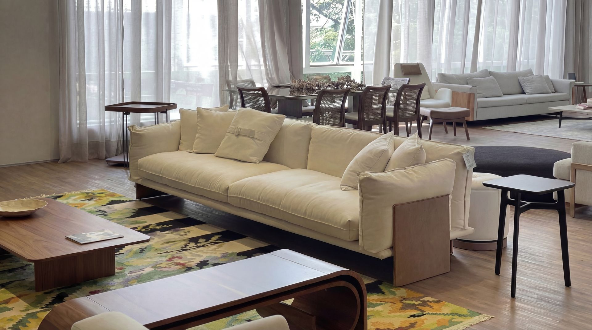 Sofá Boby da Quorum Home Design em ambiente contemporâneo com estética silenciosa e linhas essenciai