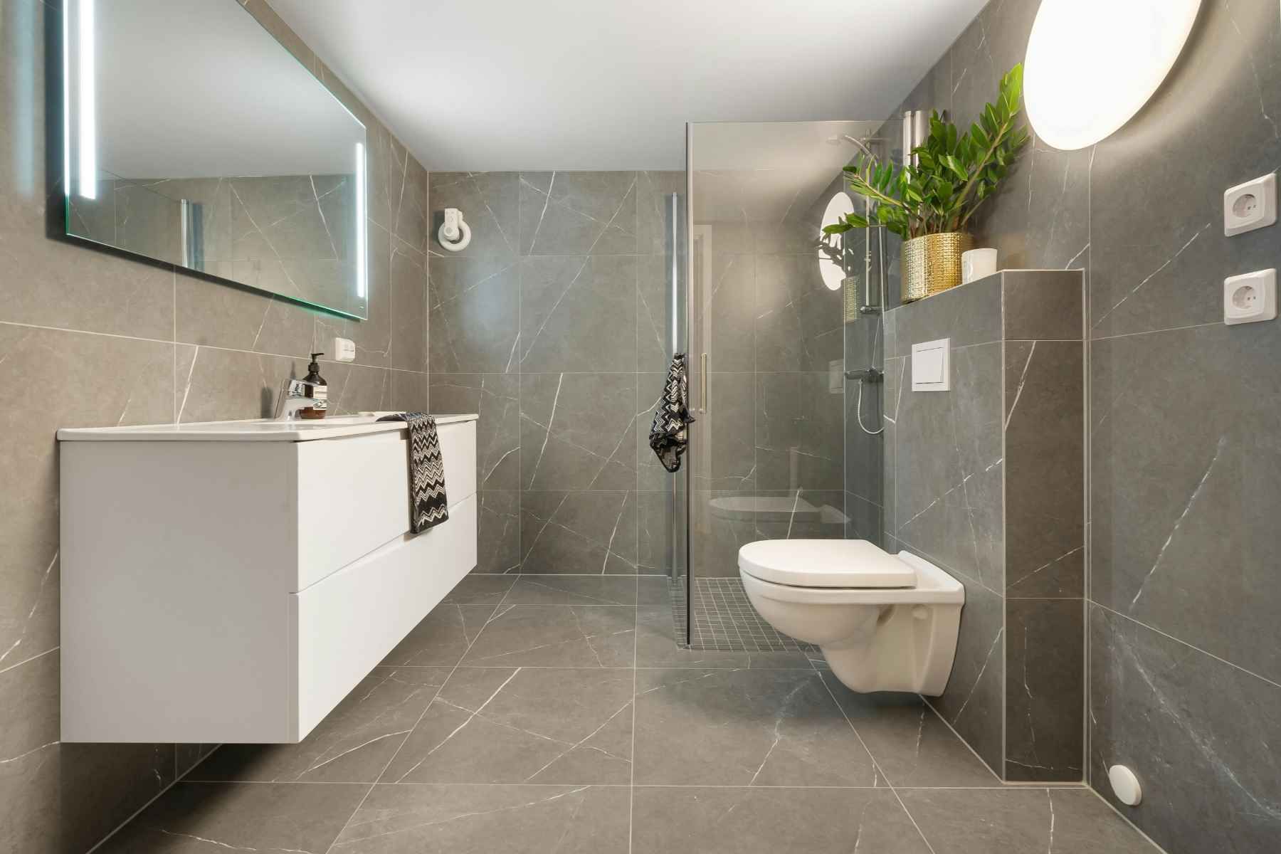bathroom lighting fixture