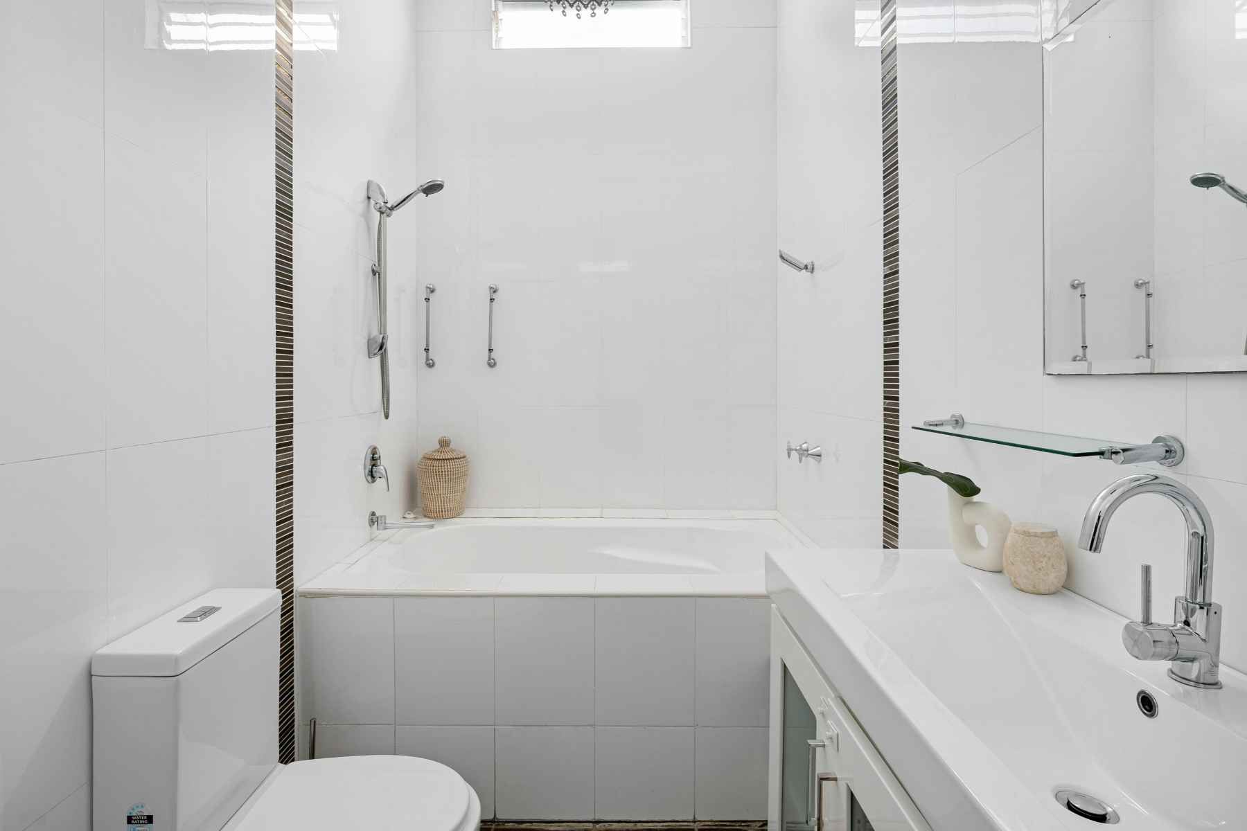 minimalist bathroom