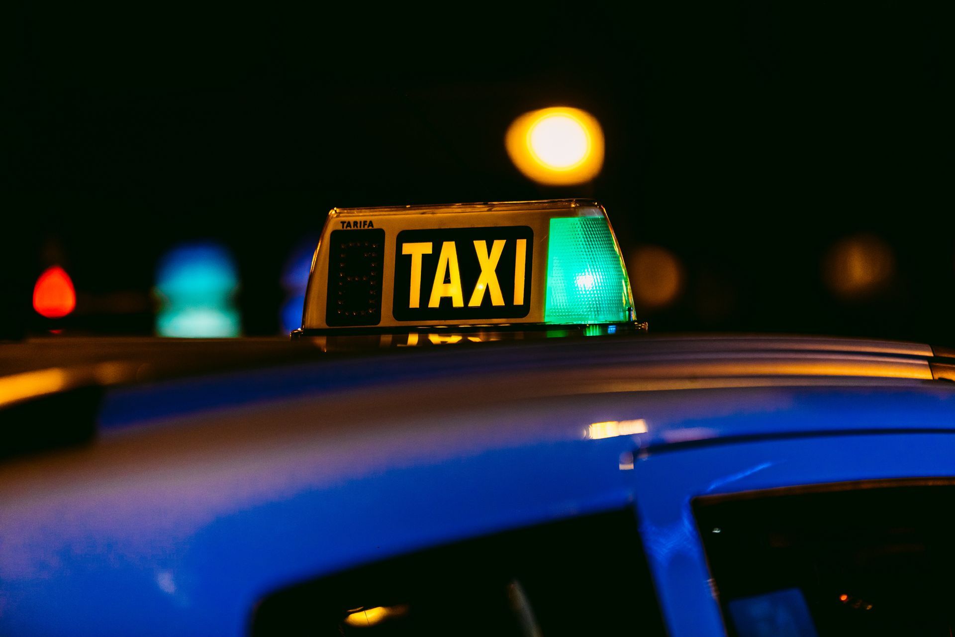 Picture of A Taxi During Night | Topeka, KS | A&R Taxi Empire