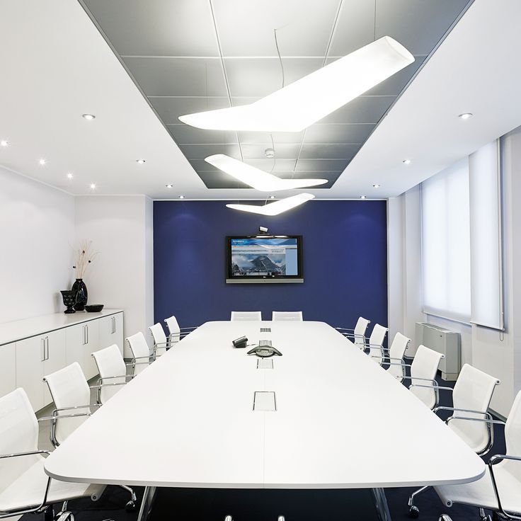 A conference room with a long white table and chairs. Event management. 