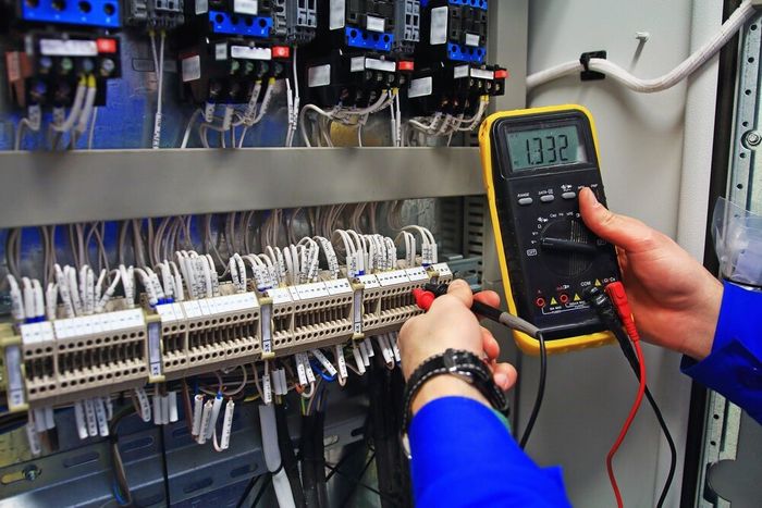 Electrician testing - electrical installations maintenance Tamworth