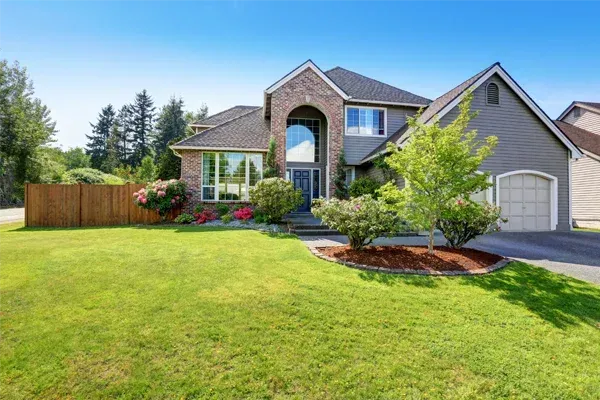 professional lawn care contractor in cedar hill mo