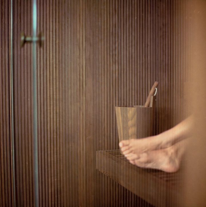 donna in sauna