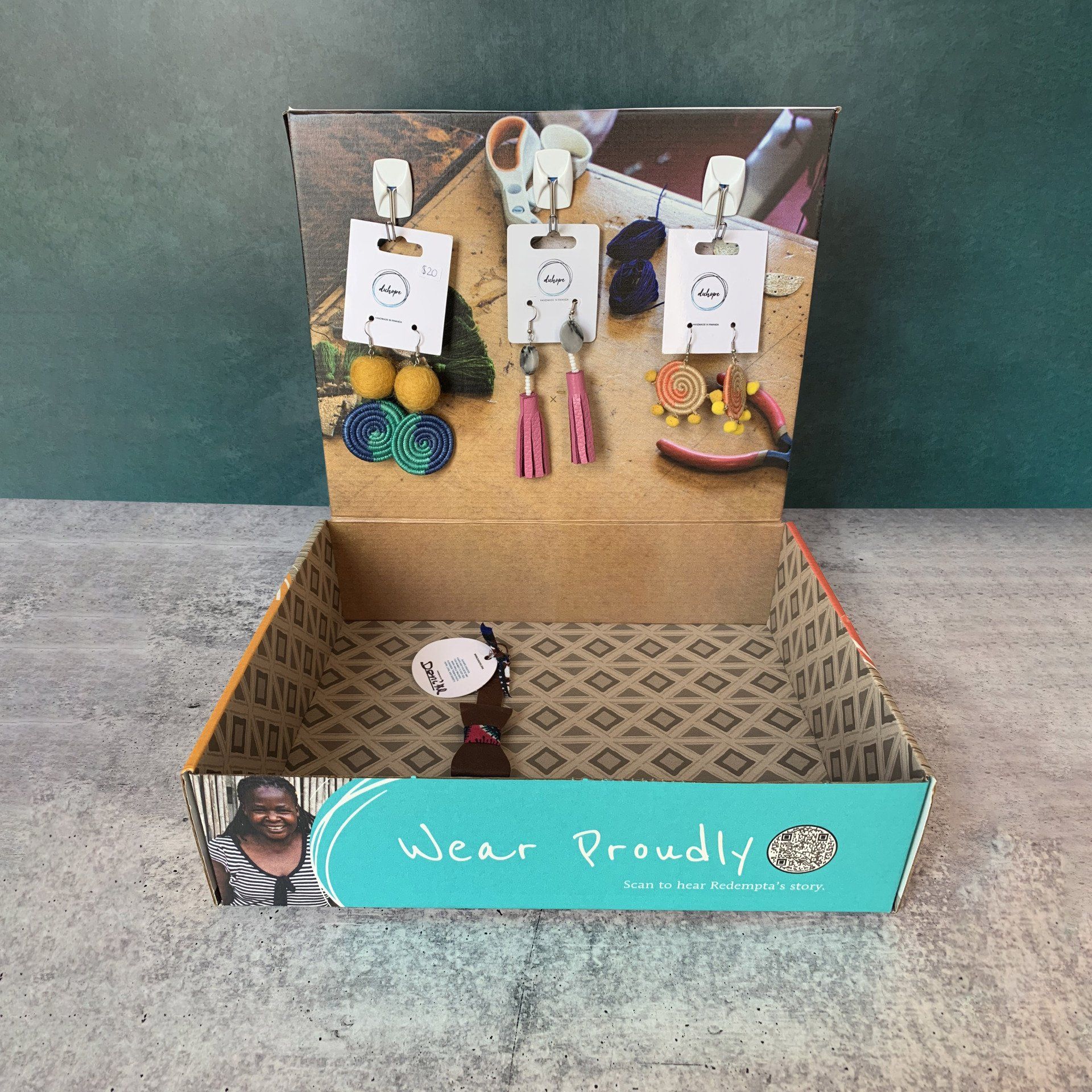 Printed cardboard box display for jewelry