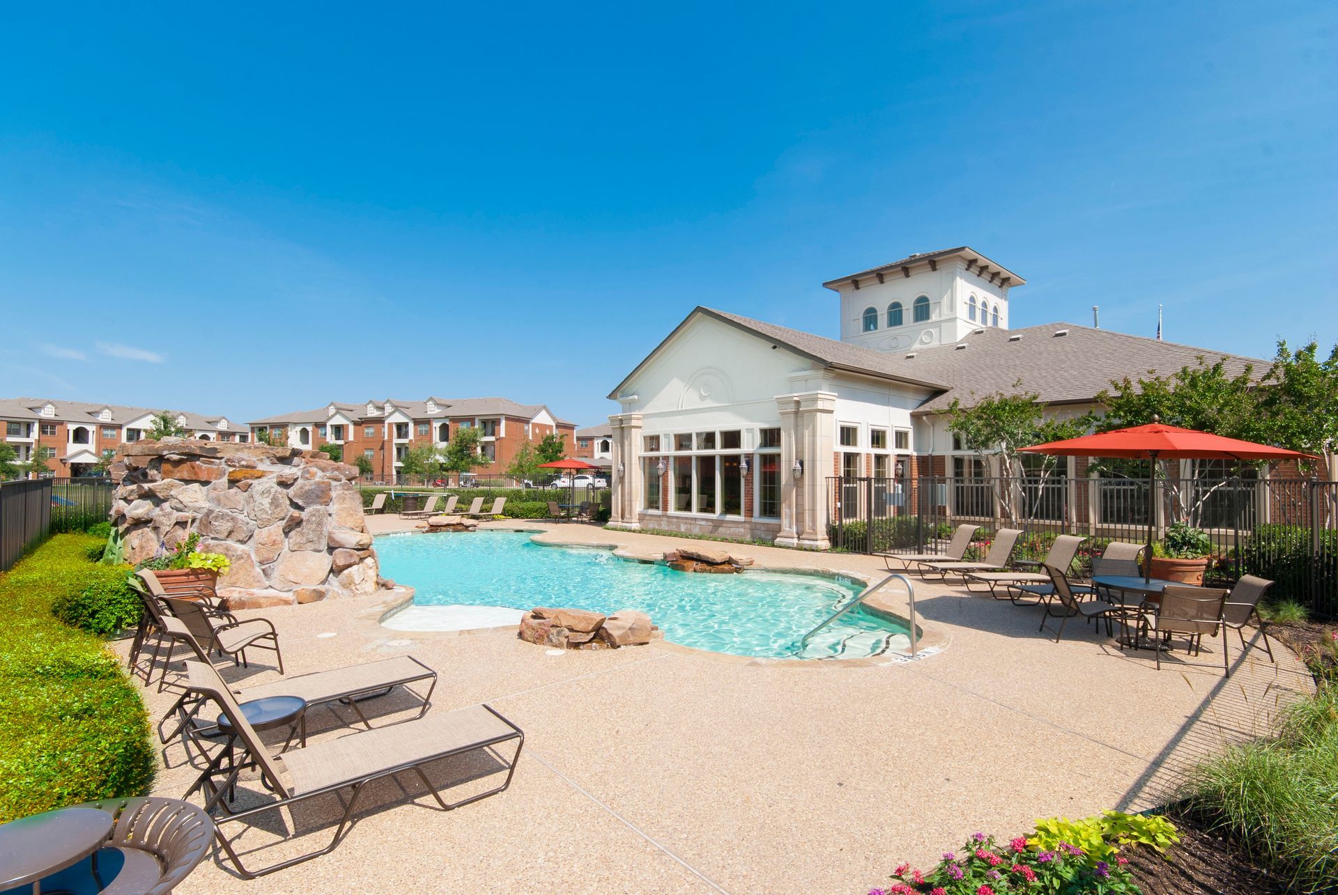 A tall building with lots of windows and balconies