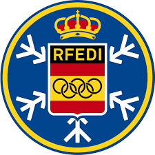 Los primeros pasos de la Real Federación Española de Deportes de Invierno se dieron en 1934 con la creación de la Federación Española de Esquí (F.E.D.E.), como resultado del acuerdo establecido en una asamblea entre asociaciones deportivas de montaña en la que sus afiliados practicaban esta modalidad deportiva.