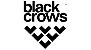 Blackcrows es una marca francesa independiente de freeski de Chamonix. Fundada en 2006 por los freeskiers profesionales Camille Jaccoux y Bruno Compagnet, blackcrows nació del deseo de combinar belleza y eficiencia en los esquís. Creamos objetos obsesivamente impulsados ​​por el diseño que son inflexibles en cuanto a rendimiento e identidad para el esquí contemporáneo. Buscamos el placer de los sentidos a través de la libertad y la aventura. Creemos que la cultura del esquí es una ventana al mundo.