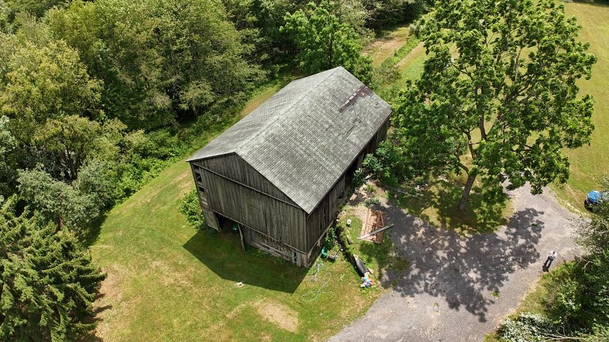 how to build a luxury home using a 100-year-old barn structure 