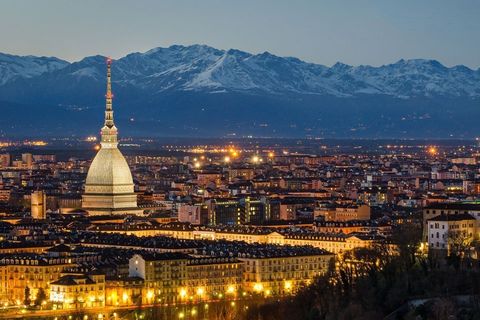 Panorama di Torino di notte -Agenzia Immobiliare Pinelli - Torino e Bardonecchia