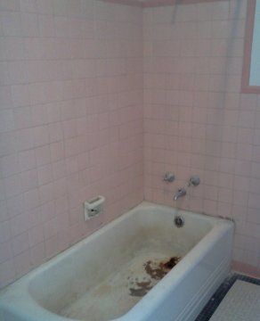 Before Bathtub Reglazing — N. Charleston, SC — Surface Specialists