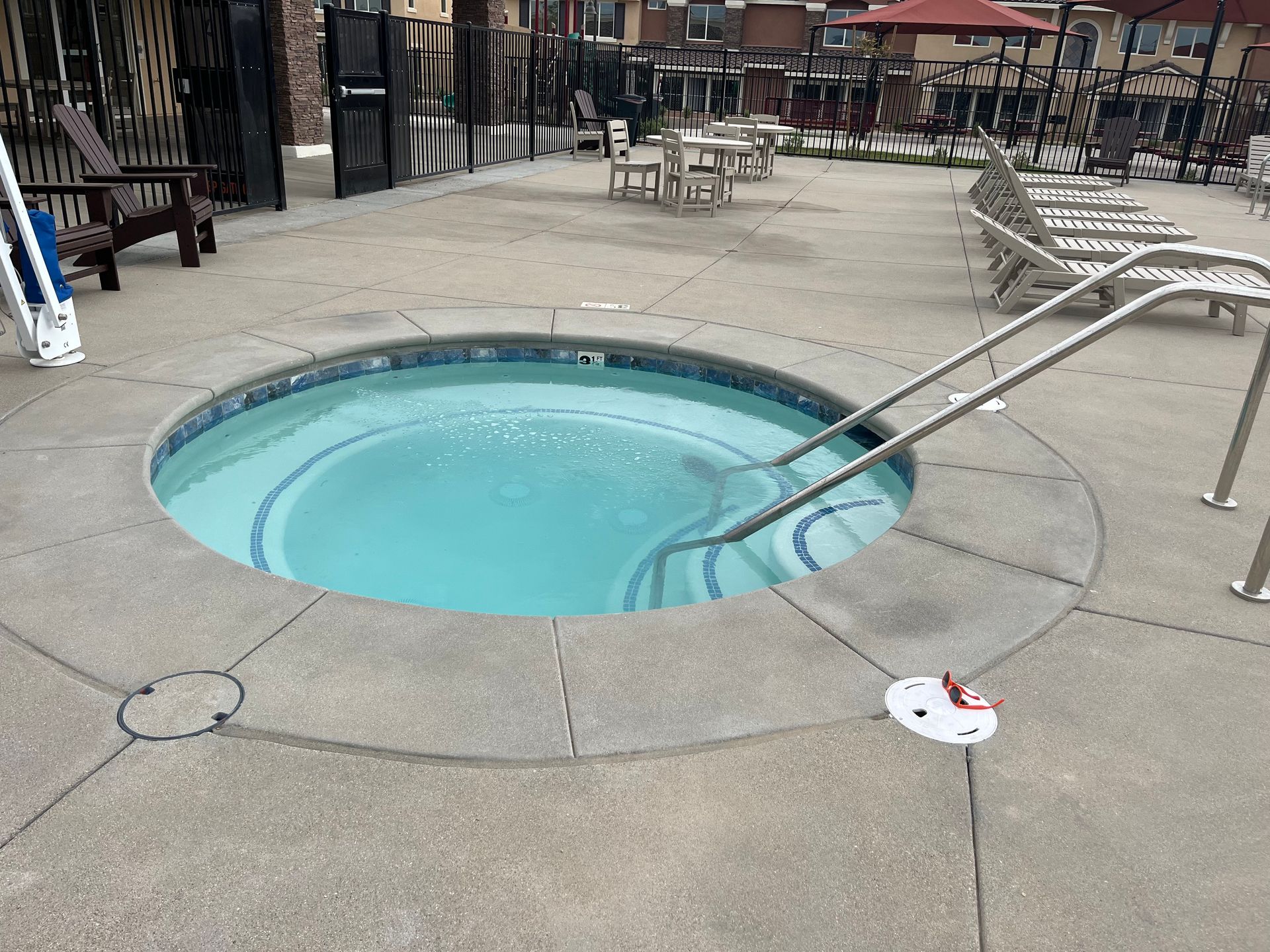 There is a hot tub in the middle of the pool.