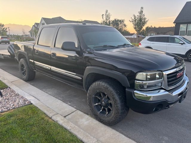 2005 GMC SIERRA CREW CAB