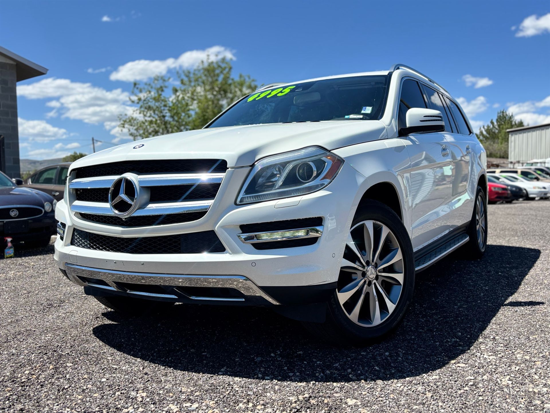 Clean title, 3-ROW, V8, Clean interior, leather/heather seats, Rear-seat entertainment screens. 