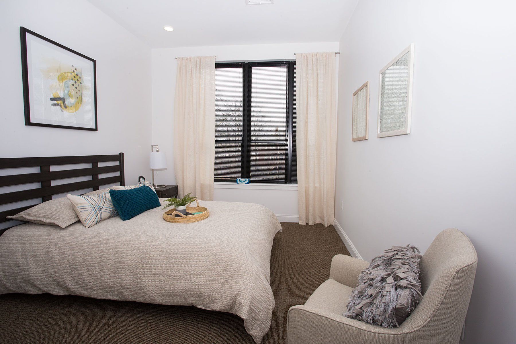 22 MECHANIC - Bedroom