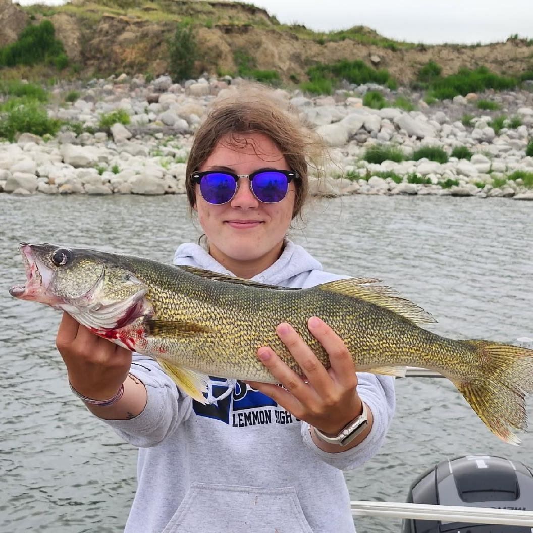 Lake Oahe Walleye & Smallmouth Bass Fishing - Whitlock Bay - Gettysburg, SD