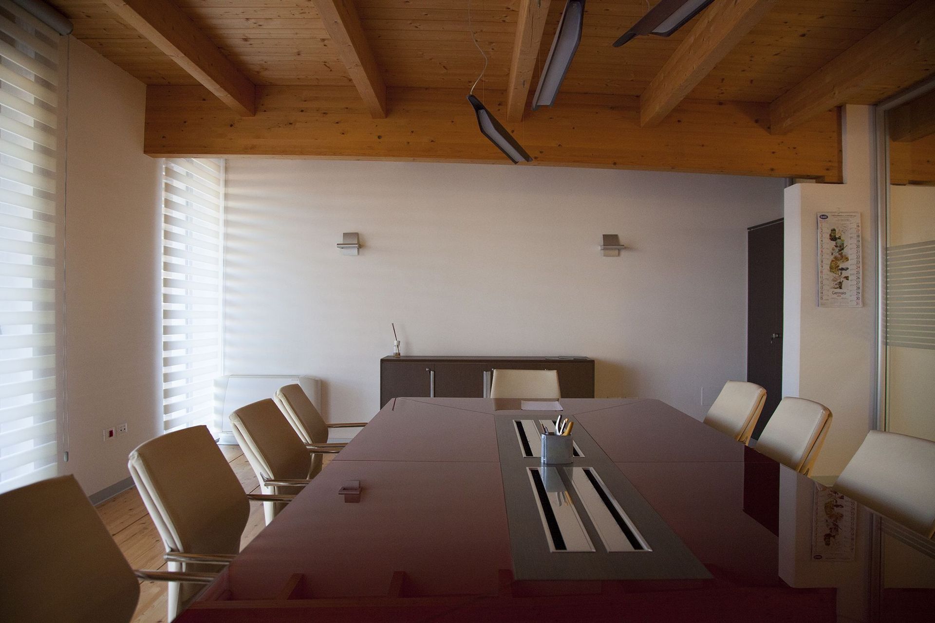 Sala riunioni con tavolo