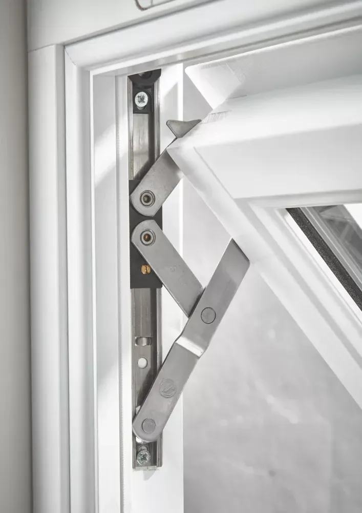 Replacement Upvc window hinges in Chafford