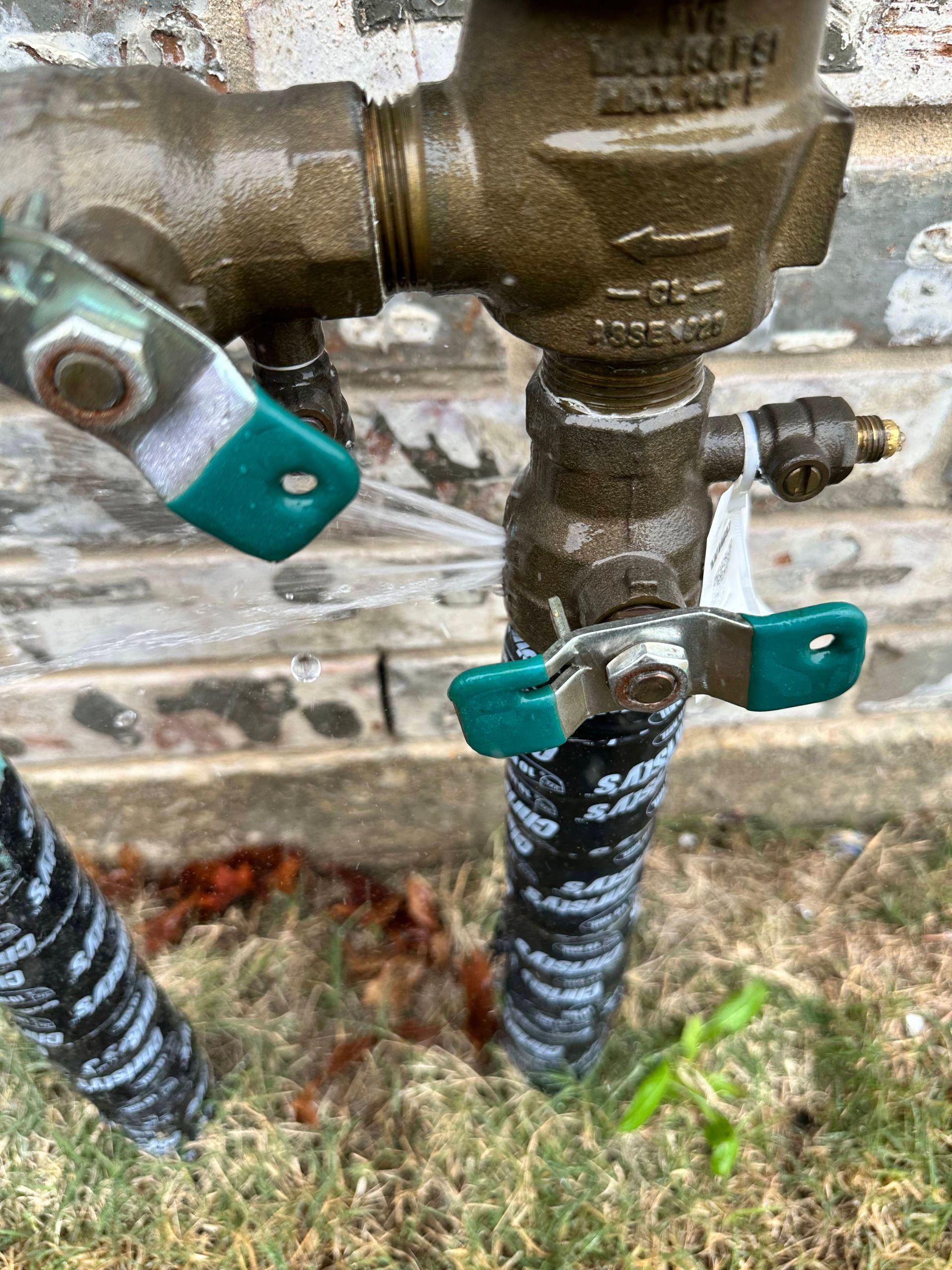 A close up of a water valve on a pipe.