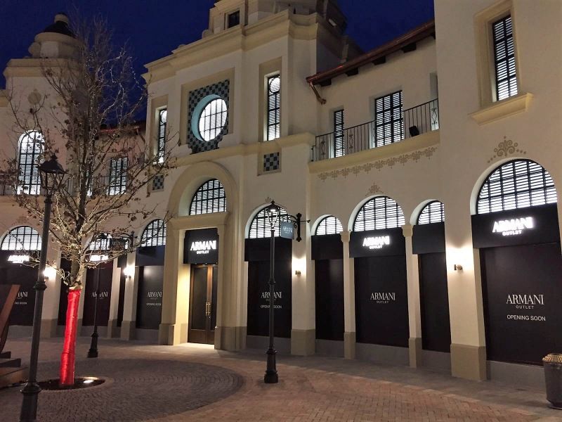 Esterno negozio Armani