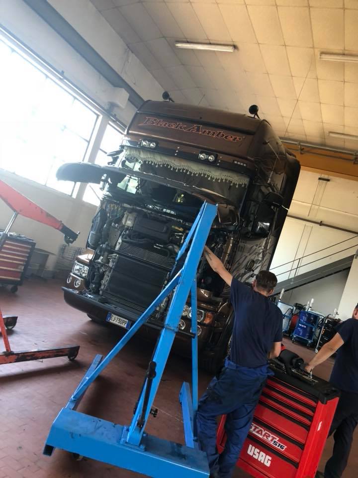 Riparazione di un autocarro