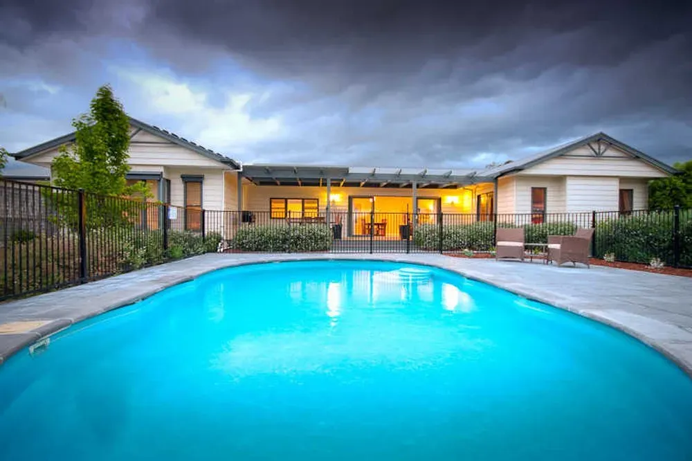 Liner swimming pools. In ground pools. Above ground pools. Liners for pools. Pool Builders.