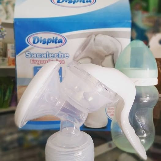 Extractor de leche manual con biberón, embalaje al fondo.