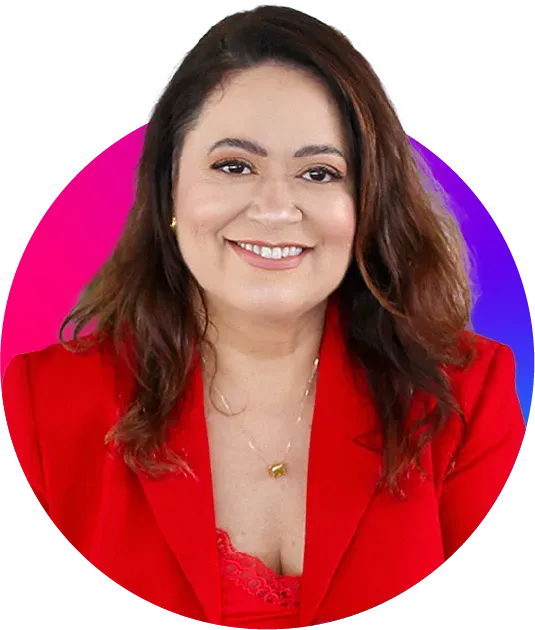 Uma mulher com uma jaqueta vermelha está sorrindo em um círculo.