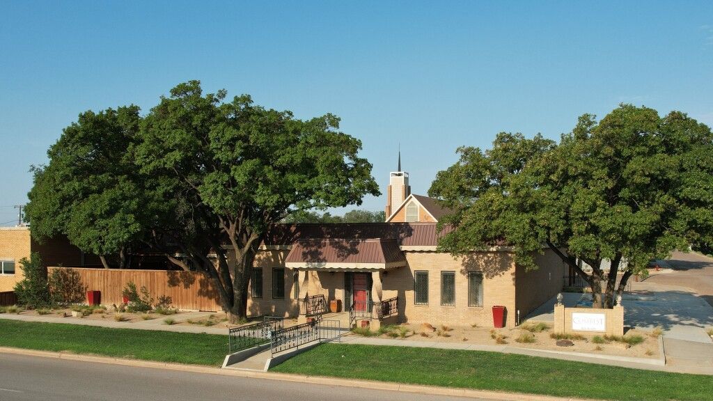 Combest Family Funeral Home- Tahoka- Outside View