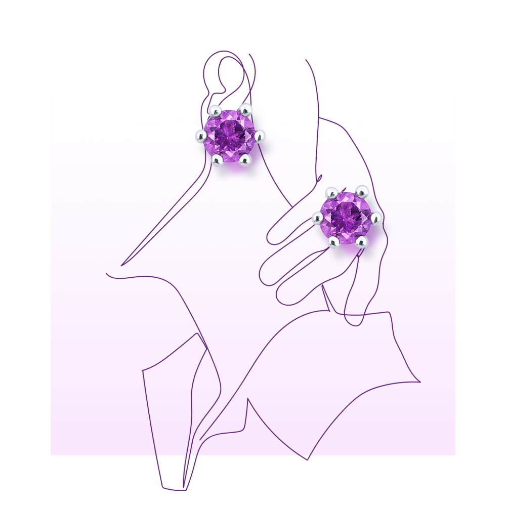 一對耳釘，鑲嵌著圓形、鮮豔的紫色寶石，採用銀質六爪鑲嵌，背景為白色。