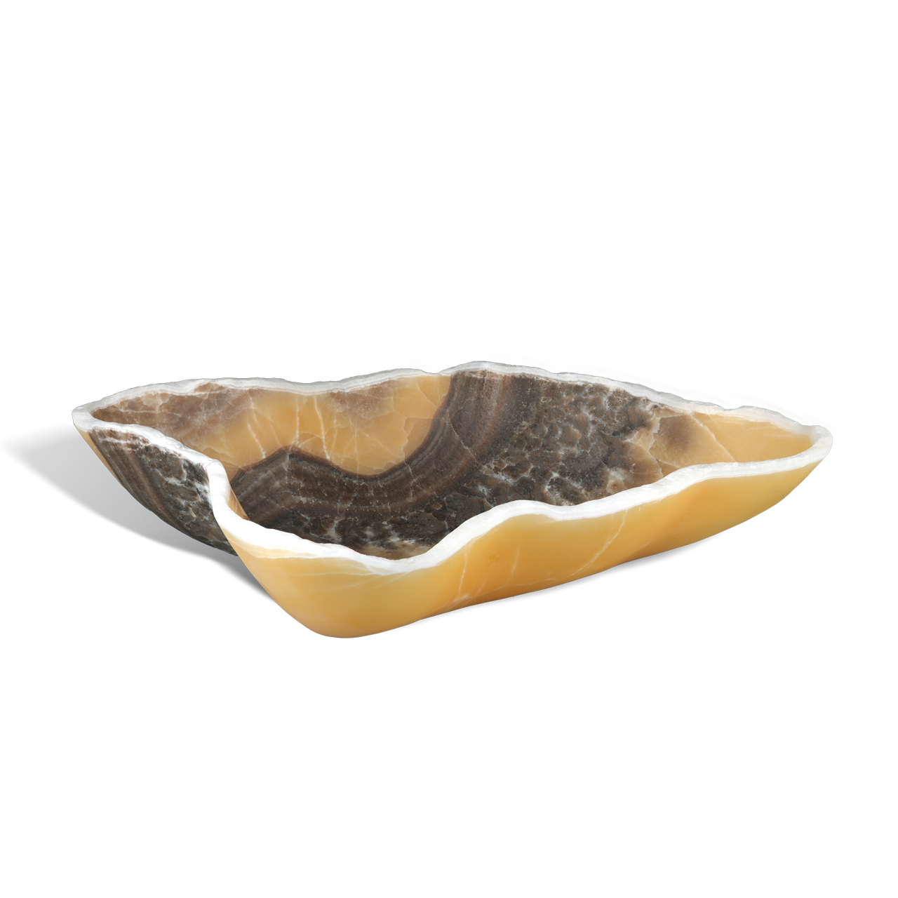 一個淺而形狀不規則的裝飾碗，由條紋狀的半透明金色和深棕色石頭雕刻而成。
