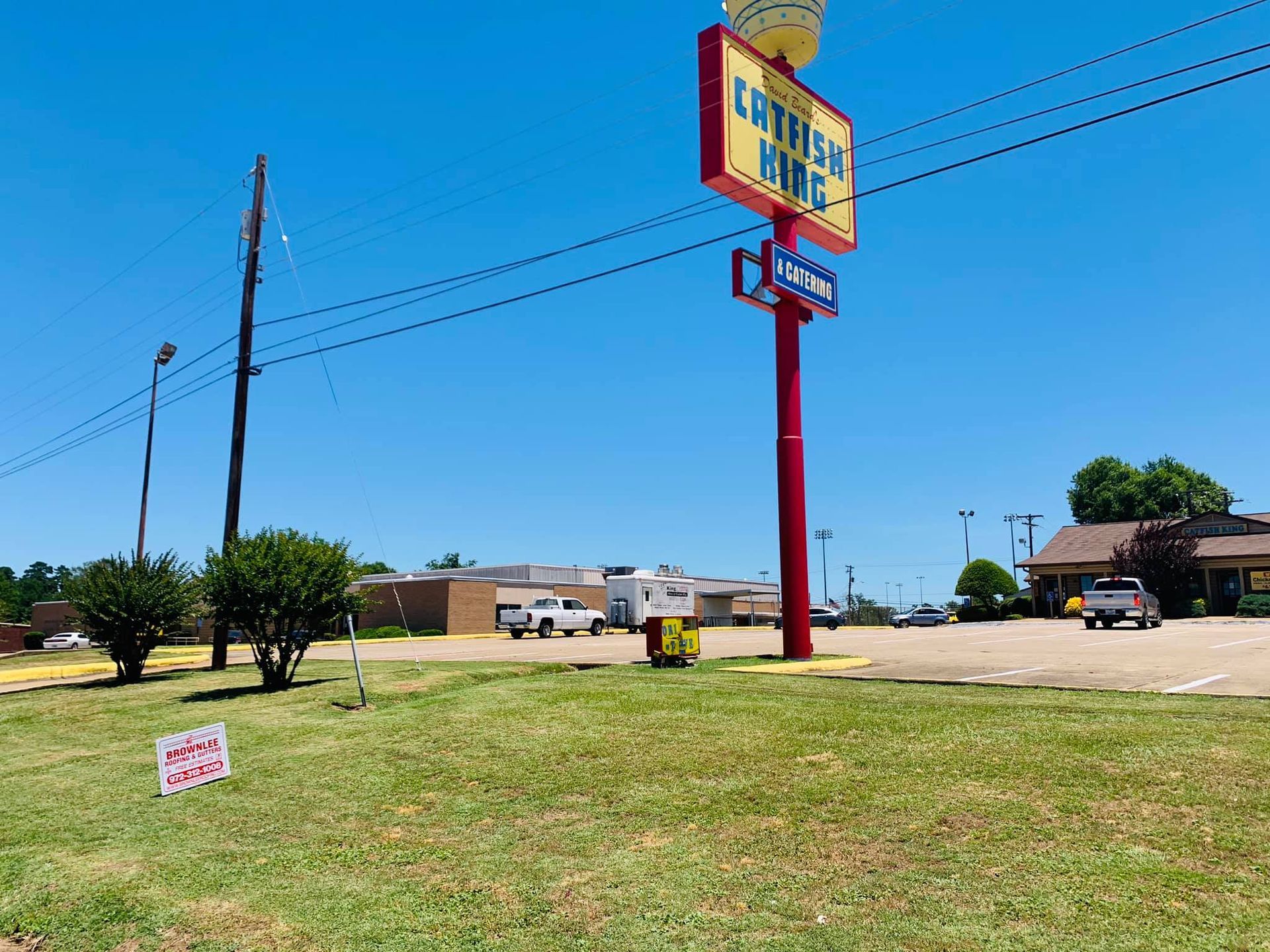 A large red and yellow sign that says louisiana drive